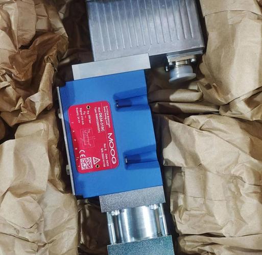 Plastic extruder melt pre