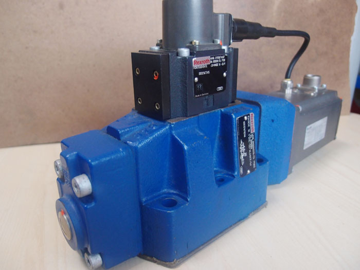 How is the control system composed？